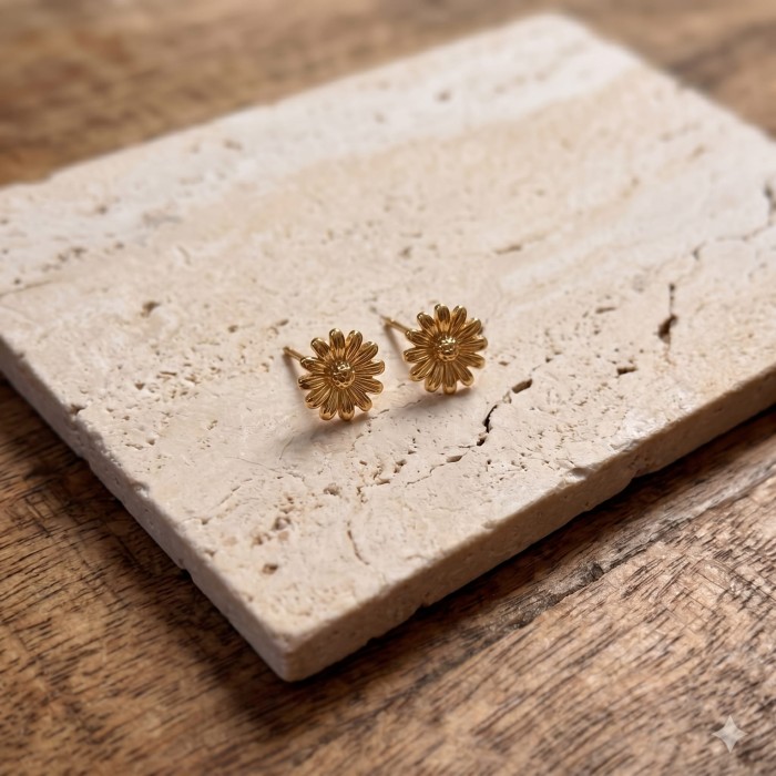 Small_golden_flower-shaped_earrings_resting_202606241116.jpeg