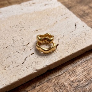 Polished_gold_rings_with_a_202606241129.jpeg