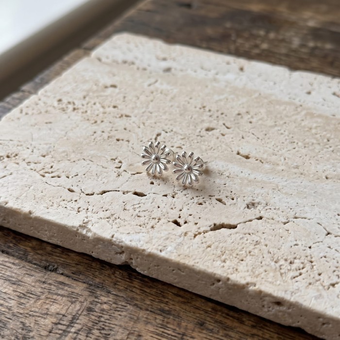 Petite_polished_silver_daisy_stud_202606241135 (1).jpeg