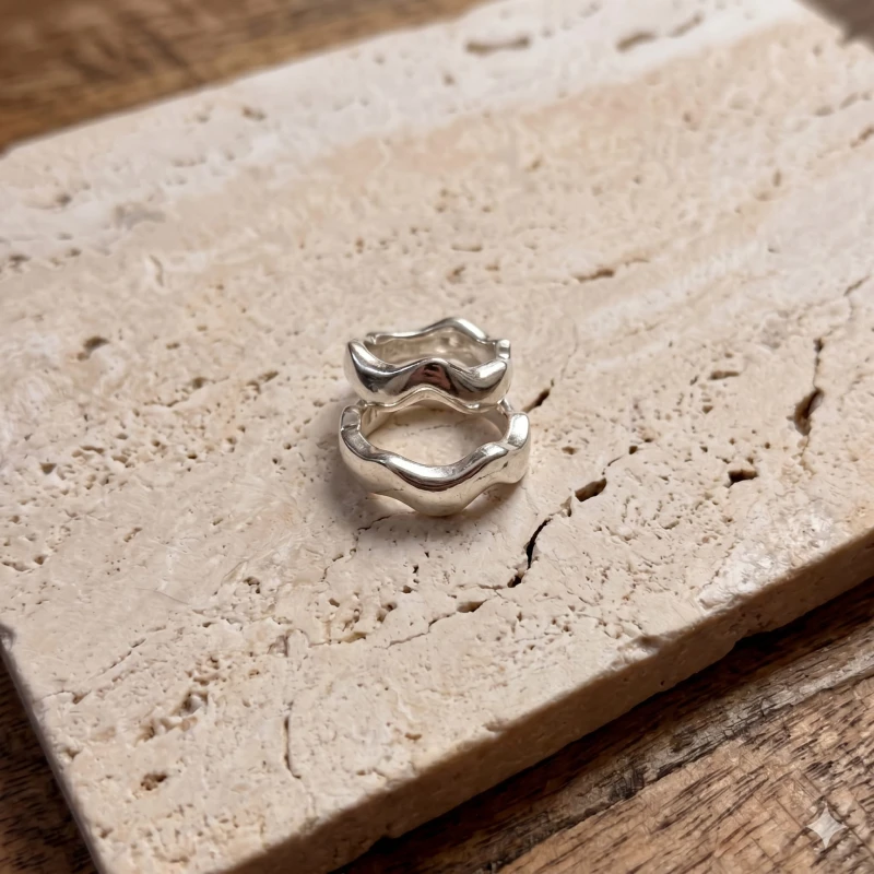 Polished_silver_rings_with_a_202606250950.jpeg