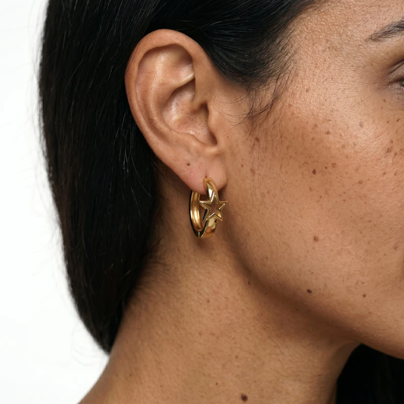 Extreme_close-up_on_the_ear_202606250916.jpeg