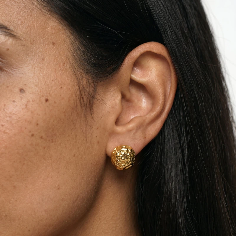 Extreme_close-up_on_the_ear_202606241052.jpeg