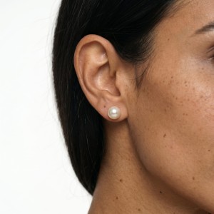 Extreme_close-up_on_the_ear_202606250911.jpeg