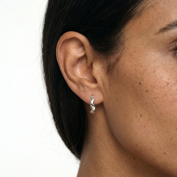 Extreme_close-up_on_the_ear_202606250951.jpeg
